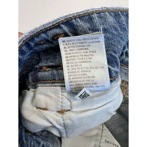 American Eagle Highest Rise Mom Jeans Blue sz 2 Long Distressed - Picture 8 of 10
